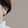 Brincos de camélia estilo Chanel, primavera e verão, brincos de flores com esmalte perolado branco, elegantes brincos sociais retrô de alta qualidade
