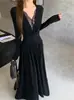 Vestido Preto Rendado Elegante de Gola V com Patchwork, Novo Estilo Sexy para Mulheres, Primavera e Outono, Elegante, Transfronteiriço, Cintura Marcada, Emagrecedor, Modelo A-Line Longo