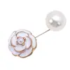 Broche de Camélia Anti-Exposição Pin Moderno Pin de Gola de Pérola Feminino Fixador de Cardigan Acessório de Roupa Modelador de Cintura