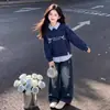 Moda Coreana Moda para Niñas Diseño de Principios de Otoño Sentido de la Personalidad Sudadera con Capucha de Retazos Rayados Solapa Conjunto Versátil de Pantalones Vaqueros Estilo Coreano