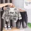 Conjunto de Primavera y Otoño para Niños Estilo Nuevo Conjunto de Primavera para Bebé Niño Estiloso Tie-Dye Letra Manga Larga Conjunto de Tres Piezas Ropa para Bebés y Niños