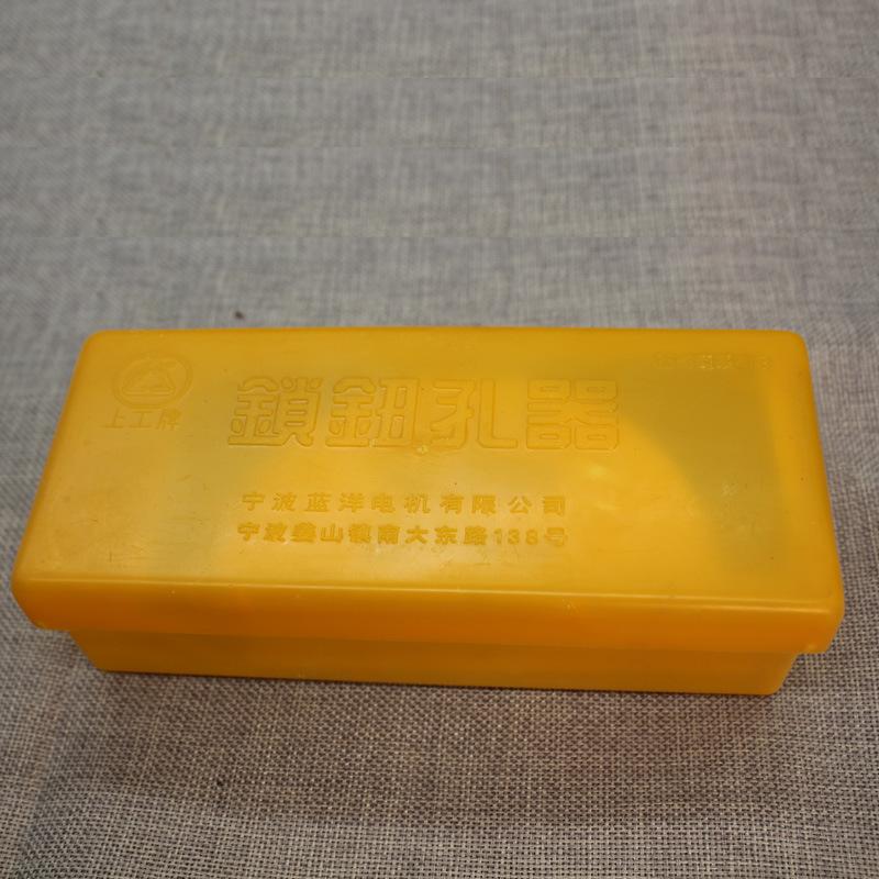 铁皮上工锁孔器12