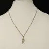 Colar com Pingente de Letra Inglesa Dourada Moda Mais Fácil de Combinar Joia com Pingente de Diamante Colar com Corrente Fina de Clavícula para Mulheres
