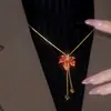 Collar de Hoja de Arce con Circonita Roja para Mujer Cadena de Suéter de Verano de Gama Alta Colgante Desmontable de Lujo Versátil Collar de Joyería