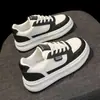 Nuevos zapatos de mujer para verano y otoño: zapatillas blancas transpirables, zapatillas casuales versátiles de estilo coreano con suela gruesa para aumentar la altura, zapatos de moda para estudiantes mujeres