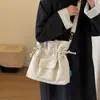 Bolsa Estilo Coreano para Mujer 2024 Nuevo Color Sólido Gran Capacidad Bolso Tote de Hombro Nicho Versátil Bolsa Cubo con Cordón de Nylon