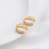 Aretes Redondos de Zirconia Microincrustada Rellenos de Oro de 14K que Conservan el Color Aretes Ovalados en Forma de U Aretes de Lujo Accesible Dorados