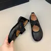 Versão em Couro Macio de Sapatos Mary Jane para Mulheres Outono 2025 Novos Sapatilhas de Salto Baixo Sapatos Baixos Rasteirinhas com Tira Cruzada Retro