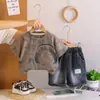 Roupas Infantis Roupas de Verão Meninos Novo 2025 Verão Lindo Bebê Crianças Roupas de Criança Menino Manga Curta Shorts Jeans Conjunto de Duas Peças