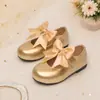 Sapatos Mary Jane multicoloridos com laço para meninas, sapatos infantis para festas de fim de ano e apresentações, sapatos de princesa com velcro e solas macias