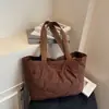 2026 Nova Bolsa Acolchoada de Algodão Estilo Coreano Simples, Bolsa de Ombro Casual da Moda para Mulheres, Bolsa de Mão Acolchoada Outono e Inverno, Leve