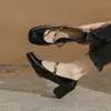 Sapatos Baixos de Salto Grosso Quadrado Jingang Yl50305 para Mulheres 2025 Novo Outono Versátil Francês Solado Macio Sapatos de Casamento para Noivas
