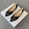 2026 Nuevo Estilo Primavera y Otoño Punta Fina Suela Suave para Mujer Calzado Plano de Punta Baja Versátil para Todas las Estaciones Estilo Coreano Zapatos para Mujer