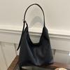 Bolsa de Mão Feminina Estilo Hong Kong Moda 2025 Nova Bolsa de Ombro Retrô Texturizada Verão Bolsa Tote Balde para Deslocamento