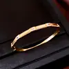 Pulseira com Fecho Exquisito em Zircônia Retangular Banhada a Ouro 18K Pulseira de Luxo Leve Toque de Alto Padrão Joia de Mão Versátil da Moda
