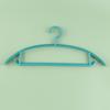 Percha de plástico simple antideslizante engrosada para dormitorio artículos de uso diario percha sin costuras percha al por mayor