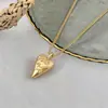 Collar con Corazón Estampado Mate Transfronterizo Europeo y Americano, Cadena para Suéter Estilo Lujo Ligero Francés, Joyería de Diseño de Nicho de Alta Gama