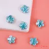 Color flor de cinco pétalos cerámica cuentas sueltas Macaron lindas cuentas perforadas pulsera collar DIY accesorios al por mayor