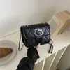 Lindo bolso de mano de nicho con estampado de gato de dibujos animados, bolso pequeño cuadrado cruzado, bolso de mujer de alta gama, bolso con cadena, bolso simple para mujer