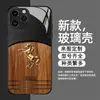 La funda de teléfono más vendida de TEMU con veta de madera retro Caballo Dorado para iPhone 17, funda de cristal estilo negocios para Apple 16, funda rígida para hombre