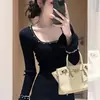 Principios de otoño, un look suave y elegante para una joven adinerada, perfecto para ocasiones importantes, exudando una vibra lujosa y sofisticada: un impresionante vestido negro