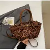 Bolso Cruzado Estilo Coreano Simple con Estampado de Leopardo para Mujer 2025 Otoño Nuevo Elegante de Alta Calidad