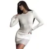 Camisa Básica de Cor Sólida com Gola Redonda e Mangas Longas, Ajustada ao Corpo, com Acabamento em Renda, Saia Curta Irregular com Renda, Modeladora e que Valoriza o Quadril, Vestido para Mulheres