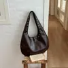 Bolsa de hombro tipo tote retro de moda estilo americano con tachuelas para mujer, para principios de otoño, gran capacidad, lujo ligero, de alta gama