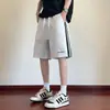 Shorts Esportivos Masculinos de Verão Estilo Retro Americano com Três Listras, Shorts Largos de Corte Reto com Caimento para Adolescentes em Estilo Coreano