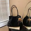 Bolsa feminina grande capacidade estilo retrô, nova bolsa de ombro casual 2026, design simples adequada para trabalho e deslocamento, bolsa de bolinho transfronteiriça