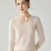 Novo suéter de malha com gola V e corte solto para outono e inverno, peça básica feminina, cor sólida, casual, adequado para o trabalho e projetado para ser usado como camada interna