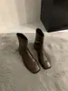 Botines de tacón grueso de gamuza estilo coreano para mujer 2026 estilo nuevo de moda botas de moda otoño e invierno color café botas cortas adelgazantes