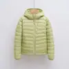 Pinghu Chi Xin 90 Plumas de Ganso Nuevo Estándar Nacional Otoño/Invierno Nuevo Estilo Sencilla con Capucha Ligera Chaqueta de Plumas para Mujer Corta Tallas Grandes Ropa Exterior