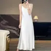 Nuevo Estilo Primavera y Verano 2026 Vestido Francés de Satén con Tirantes y Cuello en V Color Sólido Holgado de Cintura Alta Elegante Vestido Largo para Mujer
