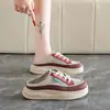 Novos sapatos femininos de malha slip-on de verão, chinelos slip-on, sapatos brancos de sola grossa, sapatos casuais leves e confortáveis