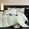 Juego de cuatro piezas de terciopelo de leche gofrado antiestático de alto gramaje, con diseño de pompón pequeño gofrado 3D, ropa de cama lujosa y cálida 4