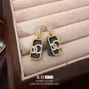 Brincos de Agulha Prata com Design de Letra Quadrada Oca Cravejada de Diamantes, Brincos de Luxo Leve Europeus e Americanos de Alta Qualidade, Acessórios de Orelha Elegantes e Estilosos Estilo Chanel