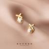 Pendientes Dulces de Perla en Plata S925, Pequeños Pendientes de Verano Sencillos para Mujer Incrustados con Diamantes de Línea Cruzada G8965