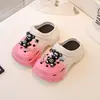 Zapatos casuales de agujeros para niños 2025 Verano Nuevo estilo Zapatillas deportivas para niños medianos y grandes Moda para niñas Zapatillas antideslizantes de punta cerrada