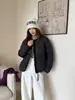 Casaco Puffer Curto Designer Jaqueta de Algodão Feminina 2026 Outono Inverno Quente Emagrecedor Gola Redonda Roupa Exterior Petite Roupas de Algodão Jaqueta de Algodão