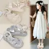 Sandalias de Perlas y Moño de Moda para Niñas 2026 Verano Nuevo Estilo Zapatos de Princesa para Niñas Sandalias Versátiles de Suela Suave para Niños