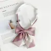 Flor de Cuello Pequeña Estilo Preppy Forro de Uniforme Escolar Corbata de Lazo JK Traje de Marinero Holgazán Libre Corbata de Lazo Cuadros Camisa Uniforme Estilo Japonés para Mujer