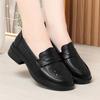 Sandalias de Verano de Cuero Genuino para Madre Huecas Planas para Mediana Edad y Ancianas Cómodas Antideslizantes de Una Capa Zapatos de Suela Blanda Transpirables Zapatos con Agujeros Sandalias