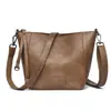 Bolso bandolera cruzado para mujer, nuevo bolso de moda de venta caliente, nicho para commuters, bolso de axila, bolso de hombro versátil, bolso tipo concha al por mayor