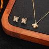 Juego de collar y aretes de trébol de cuatro hojas de aguja de plata Widney con diamantes completos, aretes de alta gama, cadena de clavícula de lujo ligero para mujer