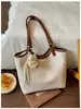 Nova bolsa simples de grande capacidade para mulheres, bolsa tote casual de grande capacidade para o dia a dia, bolsa de ombro versátil para usar sob o braço, moderna