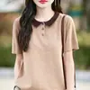 Camiseta polo de manga curta em duas cores para mulheres, novo top de malha de algodão para o verão de 2026, top de meia-manga em cor sólida contrastante