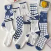 Calcetines estilo coreano para mujer versátiles para las cuatro estaciones de largo medio hasta la pantorrilla estilo preppy Street Ins a cuadros a rayas casuales modernos calcetines para mujer