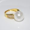 Anillo ajustable de boca viva rico en anillos es redondo fuerte luz nacarado anillo de perla blanca australiana venta al por mayor cuenta de concha nácar