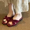 Chuyuji Chinelos quadrados de bico fino estilo francês para mulheres, para uso externo no verão, de salto baixo, chinelos de praia estilo resort